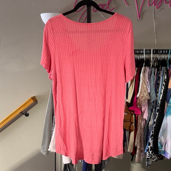 LuLaRoe Coral Short Sleeve Top - Picture 3 of 3